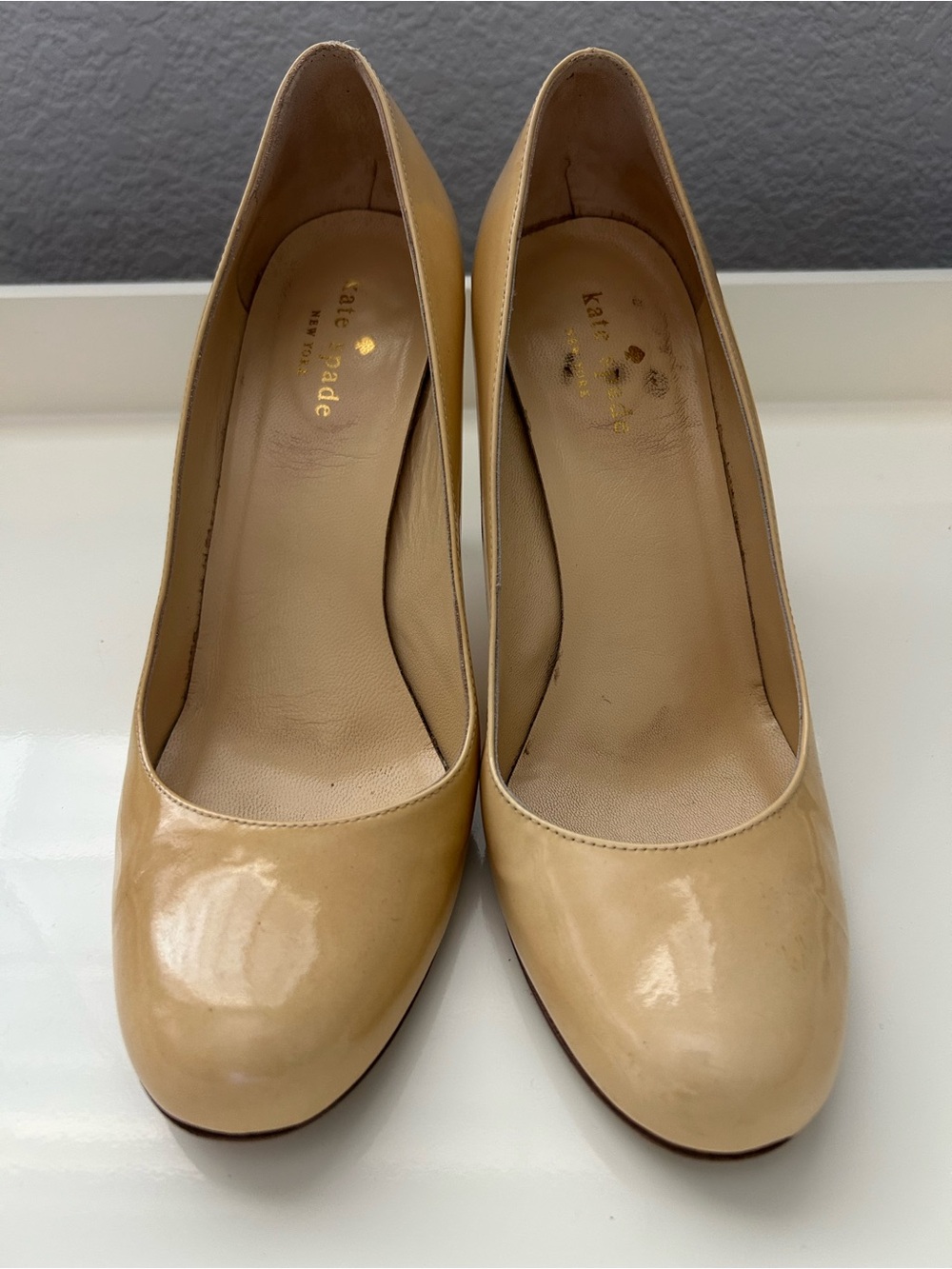 kate spade Karolina Patent Pumps RARE FIND with Multicolor Striped Heels - Picture 3 of 8